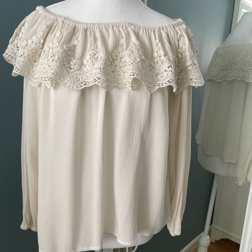 Off shoulder Ruffle Top - Picture 1 of 6